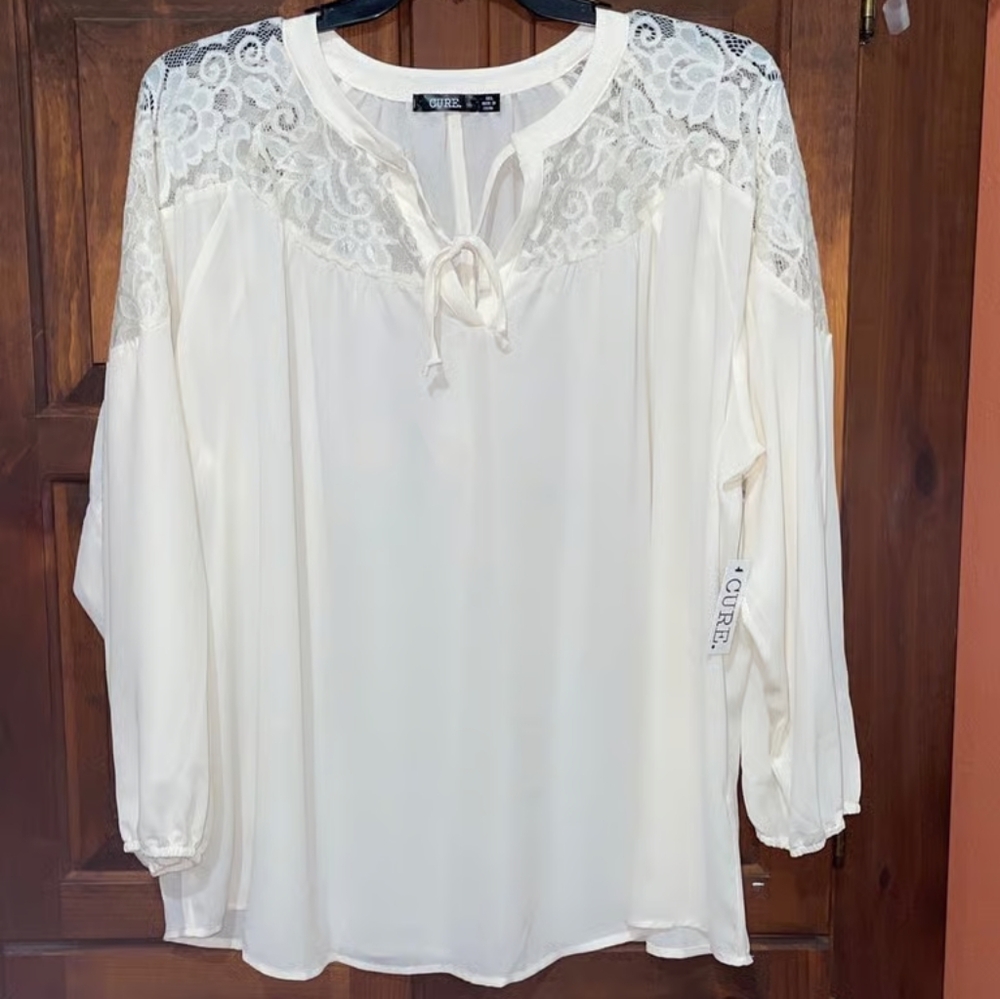 Guess Cream 3/4 Sleeve Tie Front Blouse